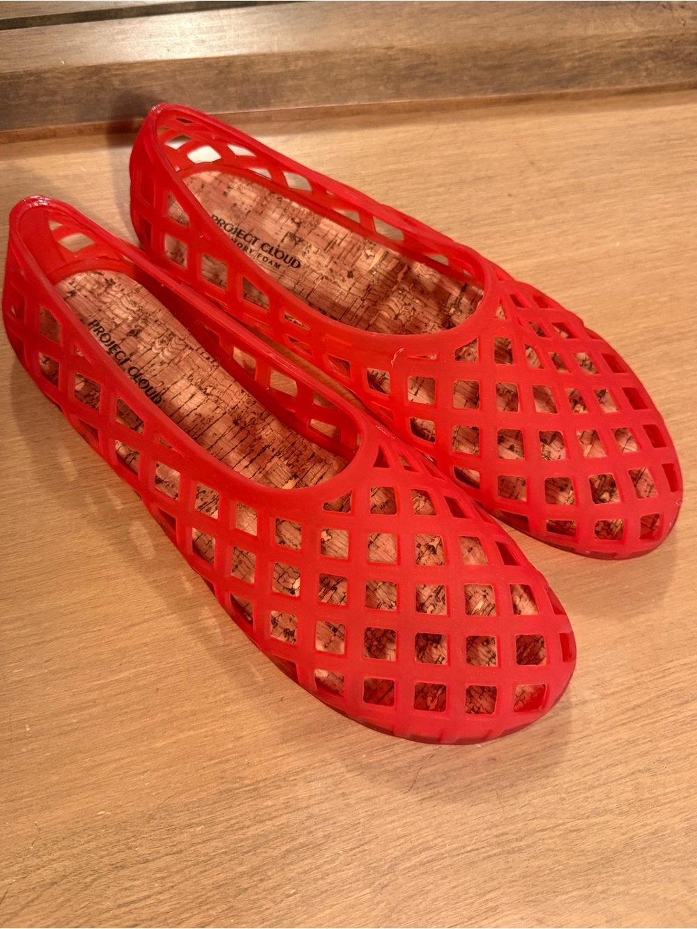 Project Cloud Red Translucent Jellies Size 9 - Picture 3 of 6